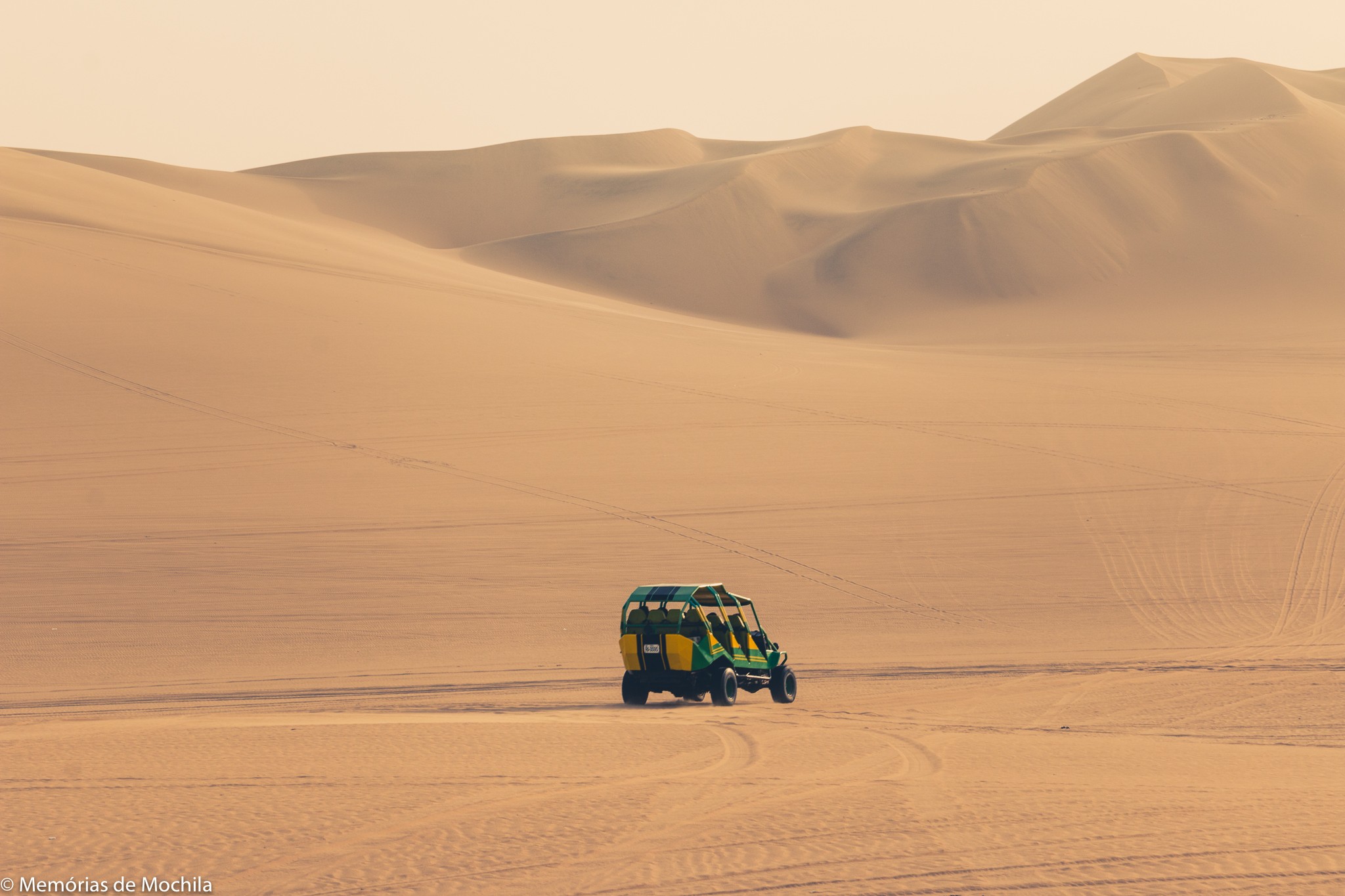 O oásis de Huacachina e o passeio pelas dunas buggy huacachina