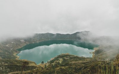 Quilotoa, uma lagoa na cratera de um vulcão